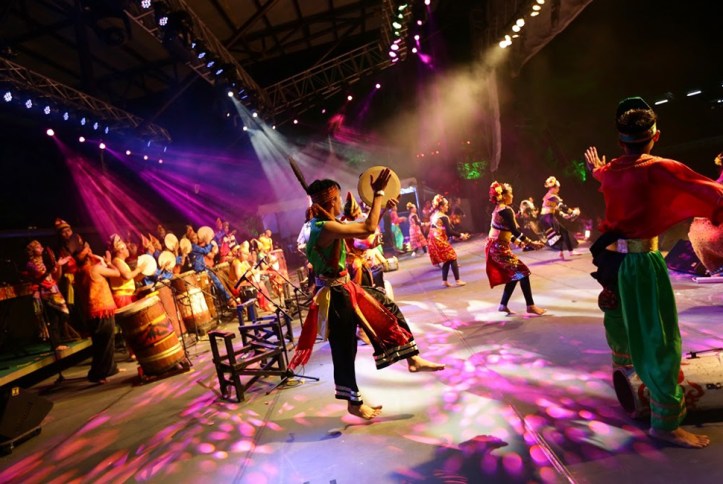 Rainforest-Music-Festival-Gear-Patrol-Slide-1